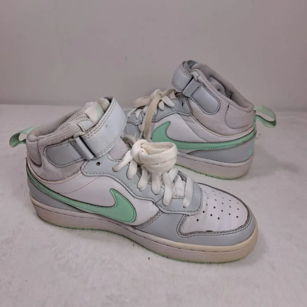 Nike Boys Court‎ Borough Mid 2 CD7782-011 White Basketball Shoes Sneakers Sz 5Y